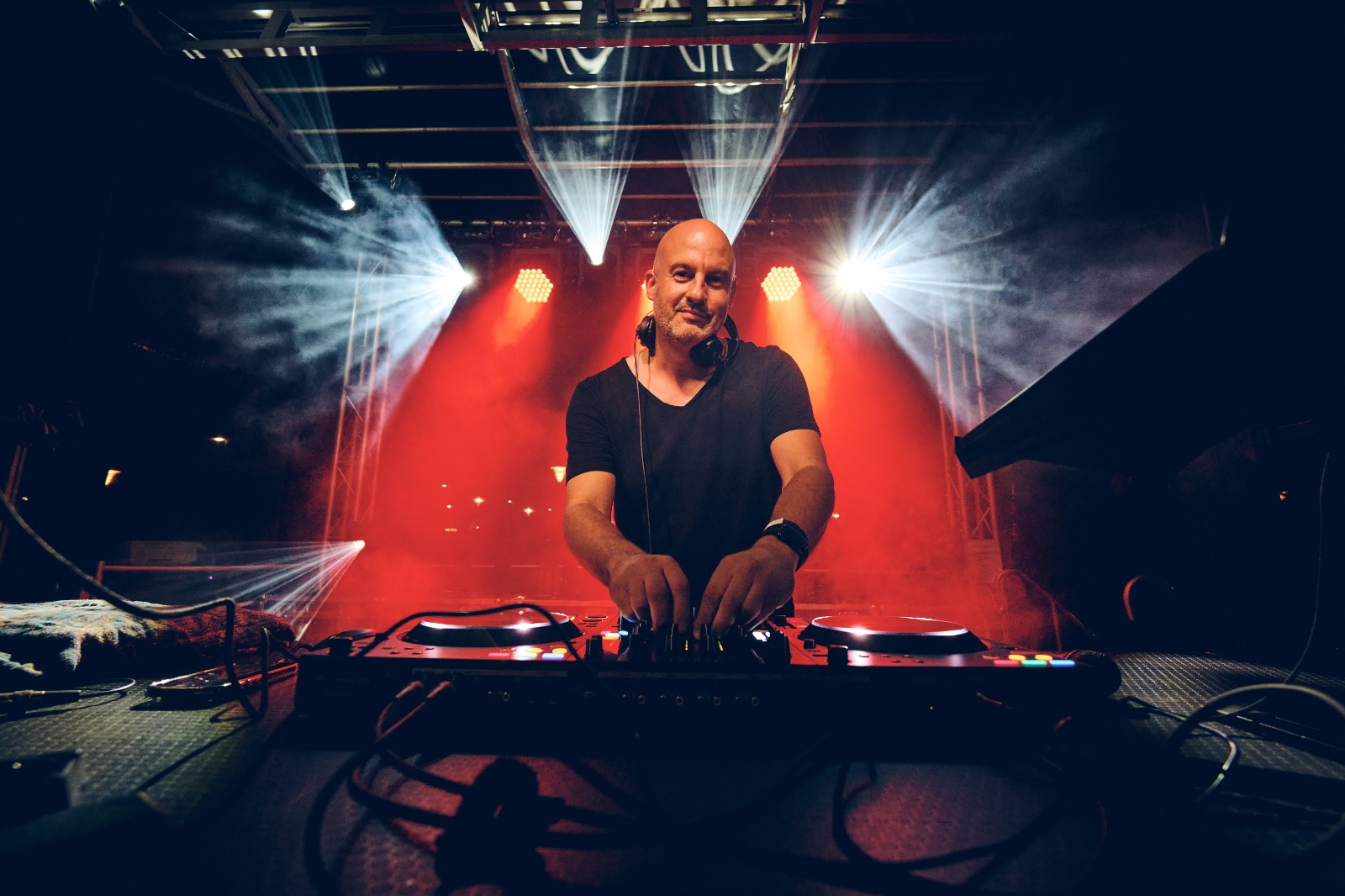 DJ