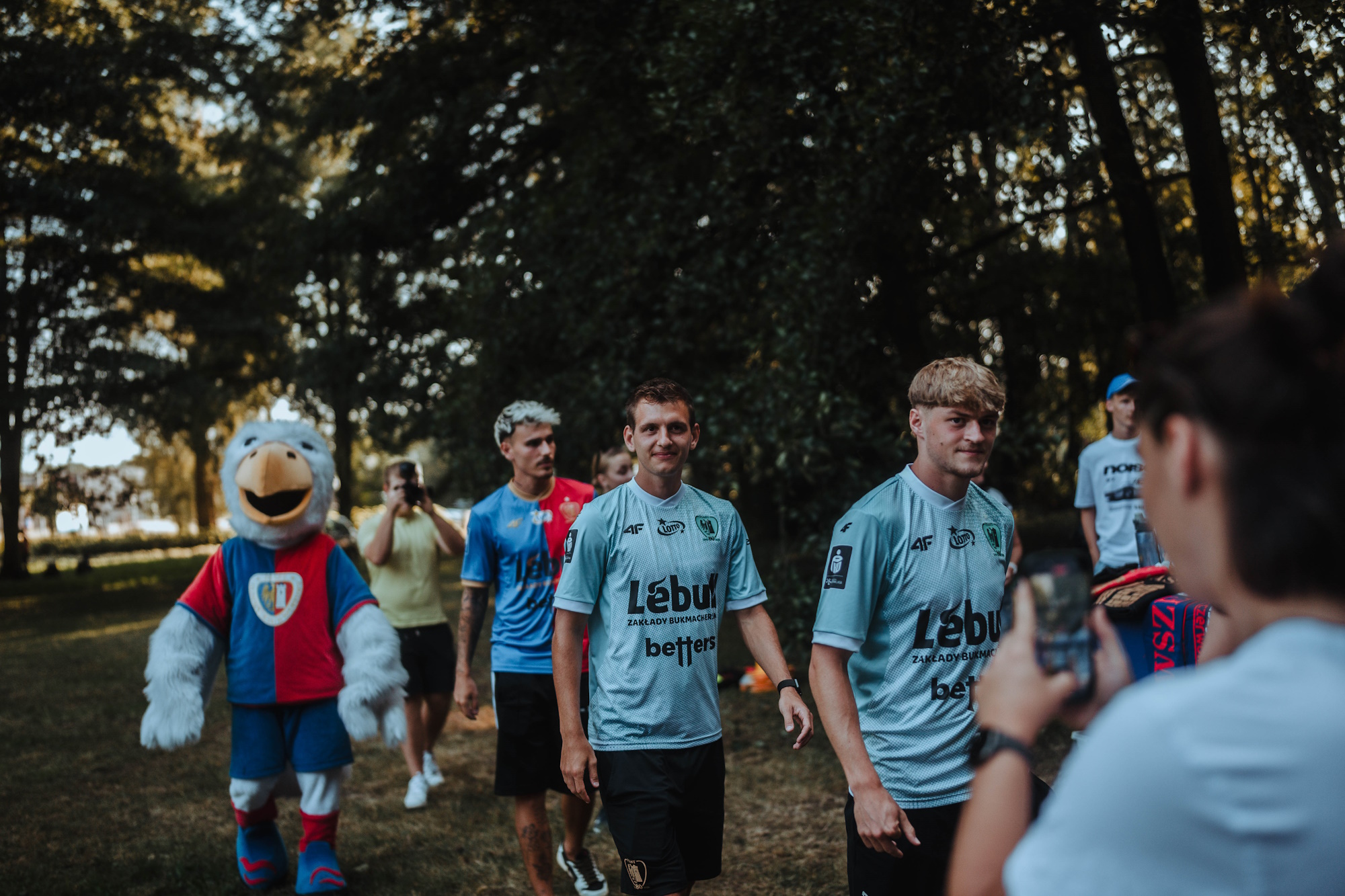 Fot. Piast Gliwice zawodnicy Piasta w parku Chrobrego