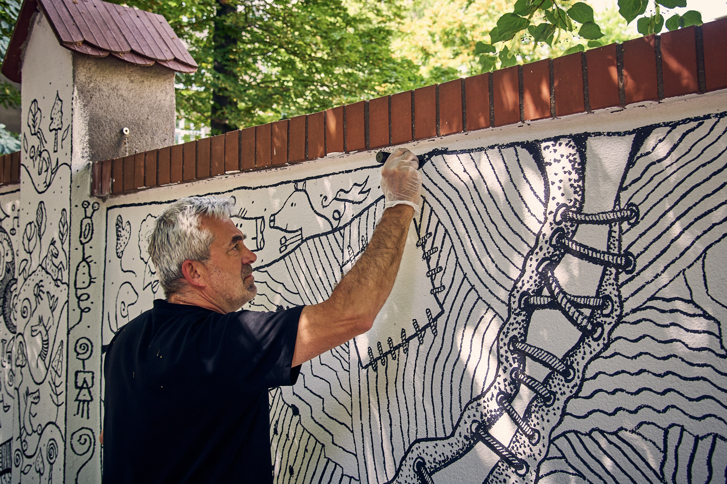 Interwencja artystyczna na murach przy alei Przyjaźni