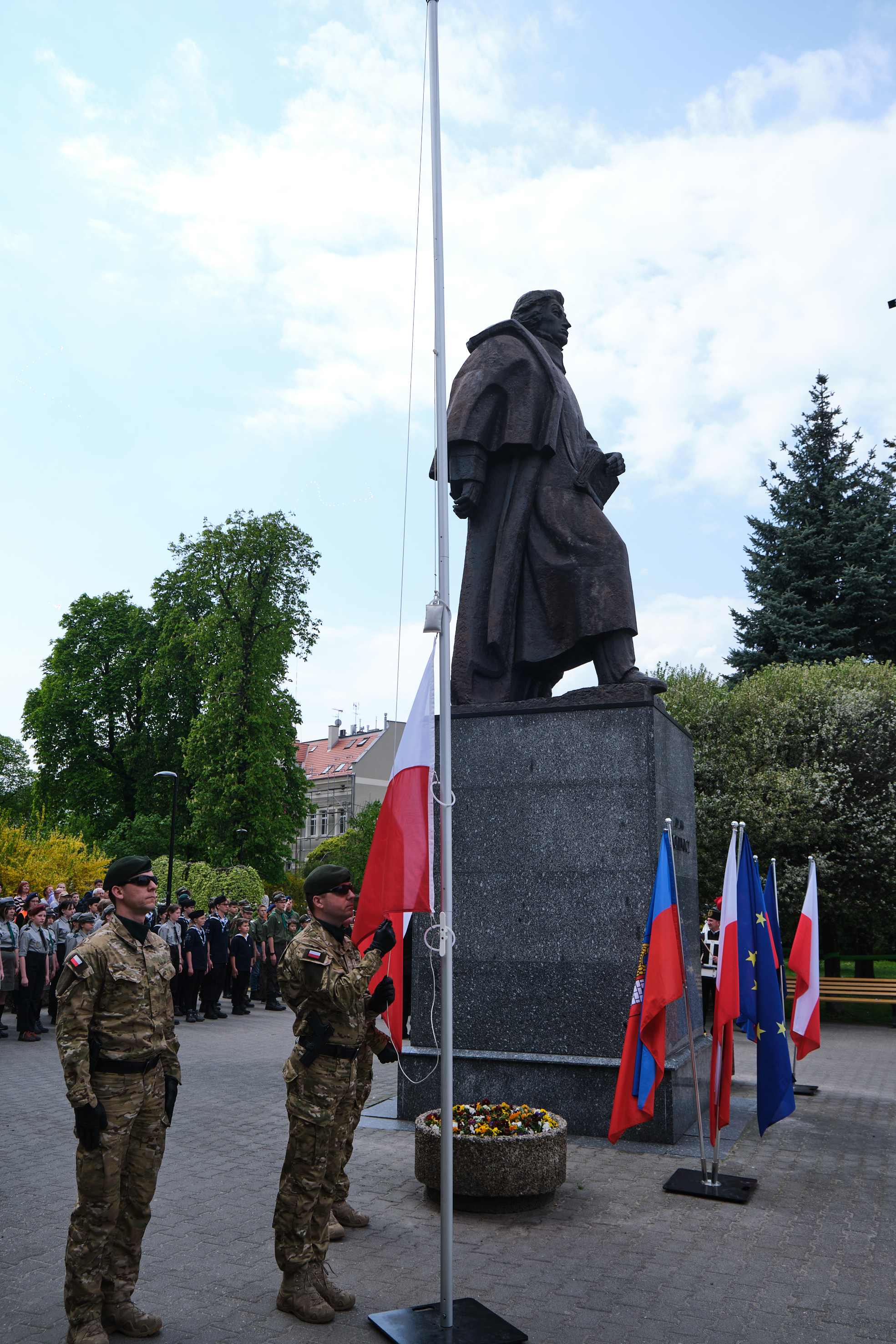 wciąganie flagi na maszt