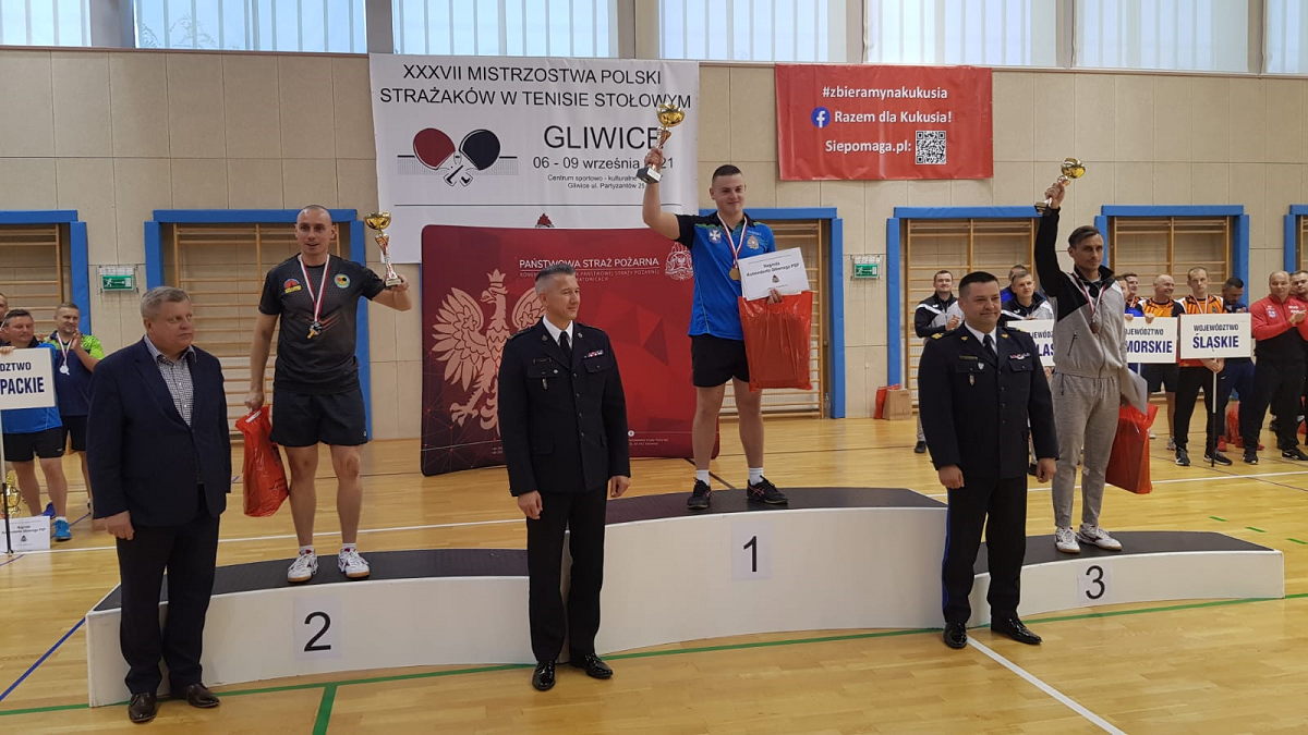 mistrzowie na podium