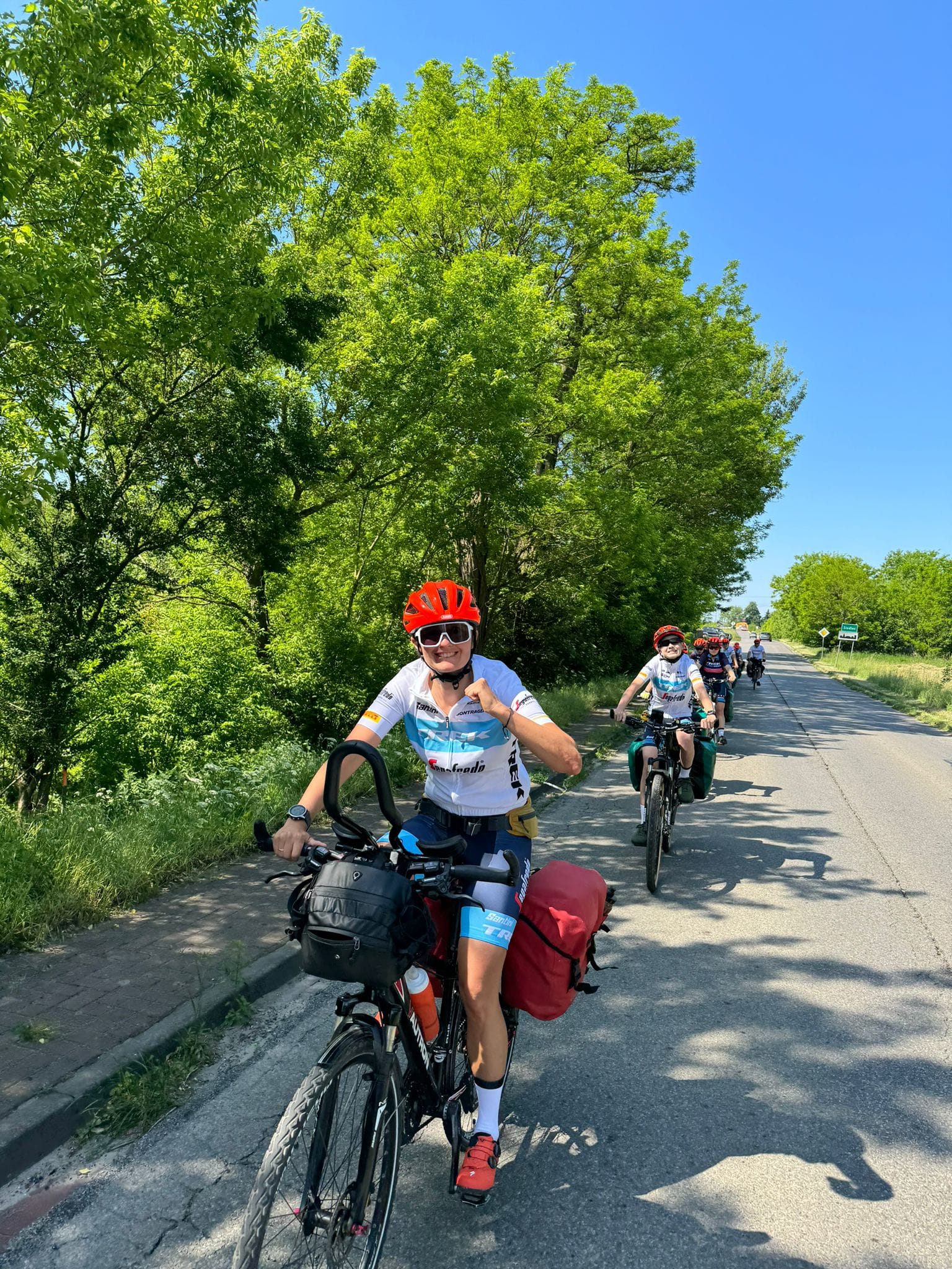 Anna Guzek i rowerzyści