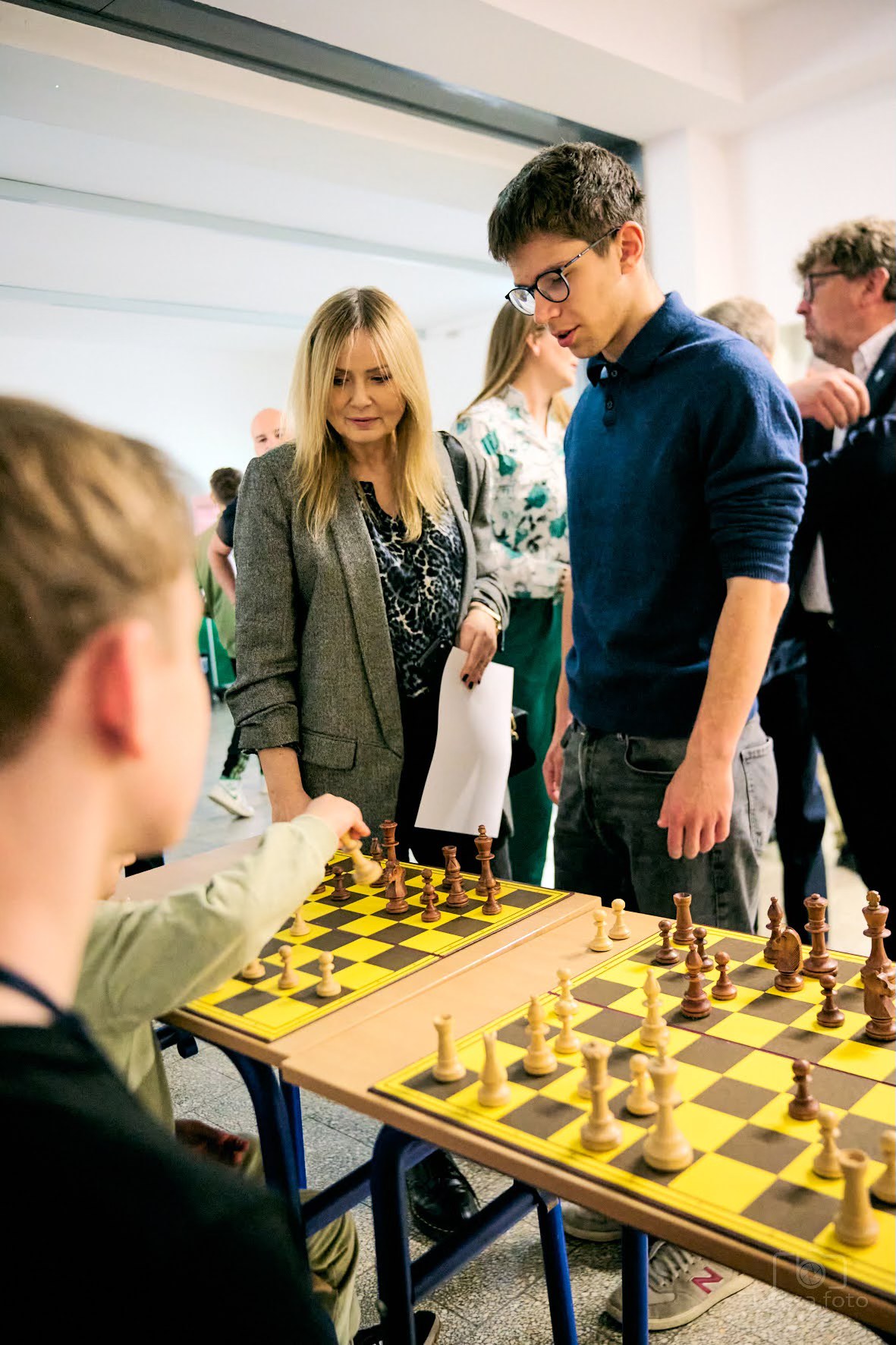 prezydent Gliwic i szachiści przy szachach