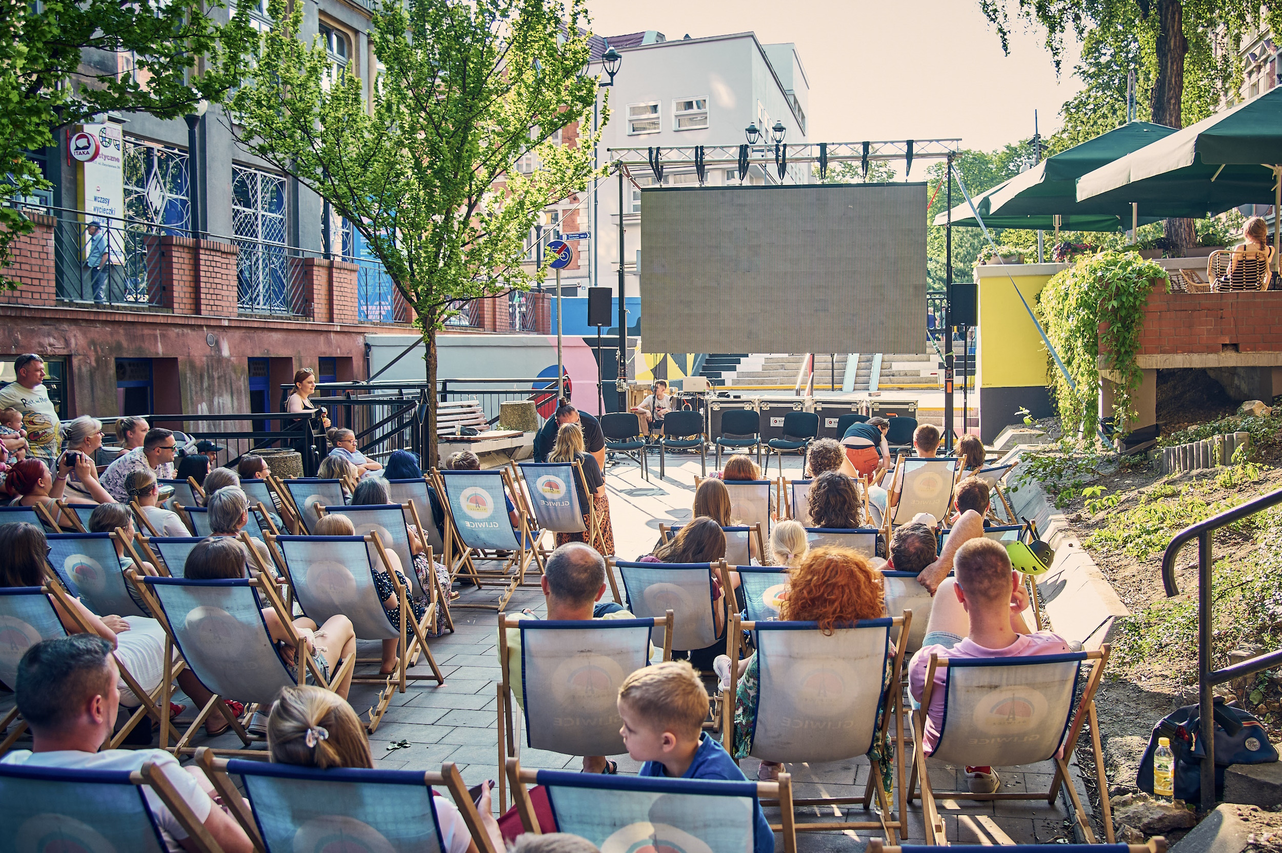 Kino plenerowe na alei Przyjaźni