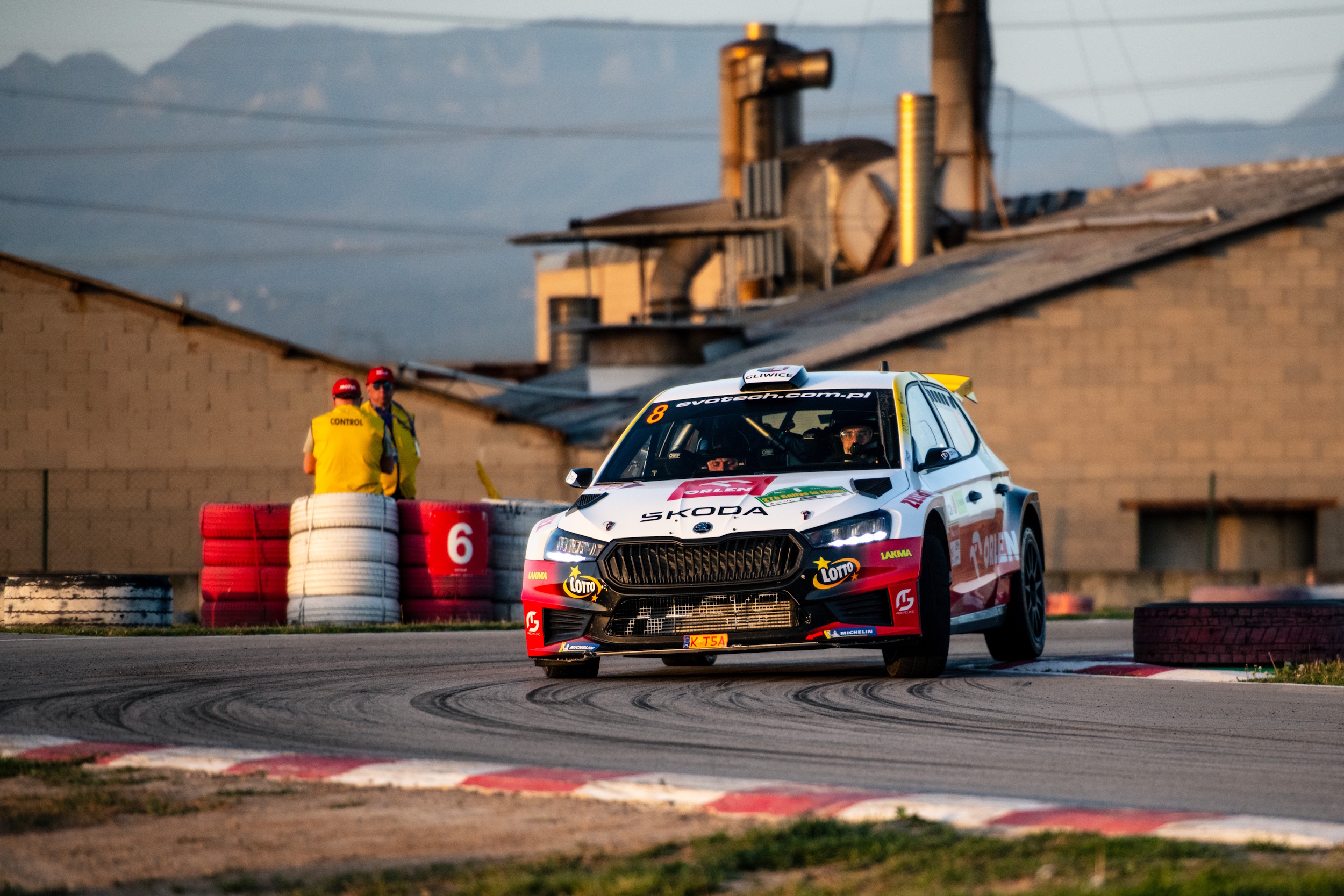 Wyścigówka Polaków na torze