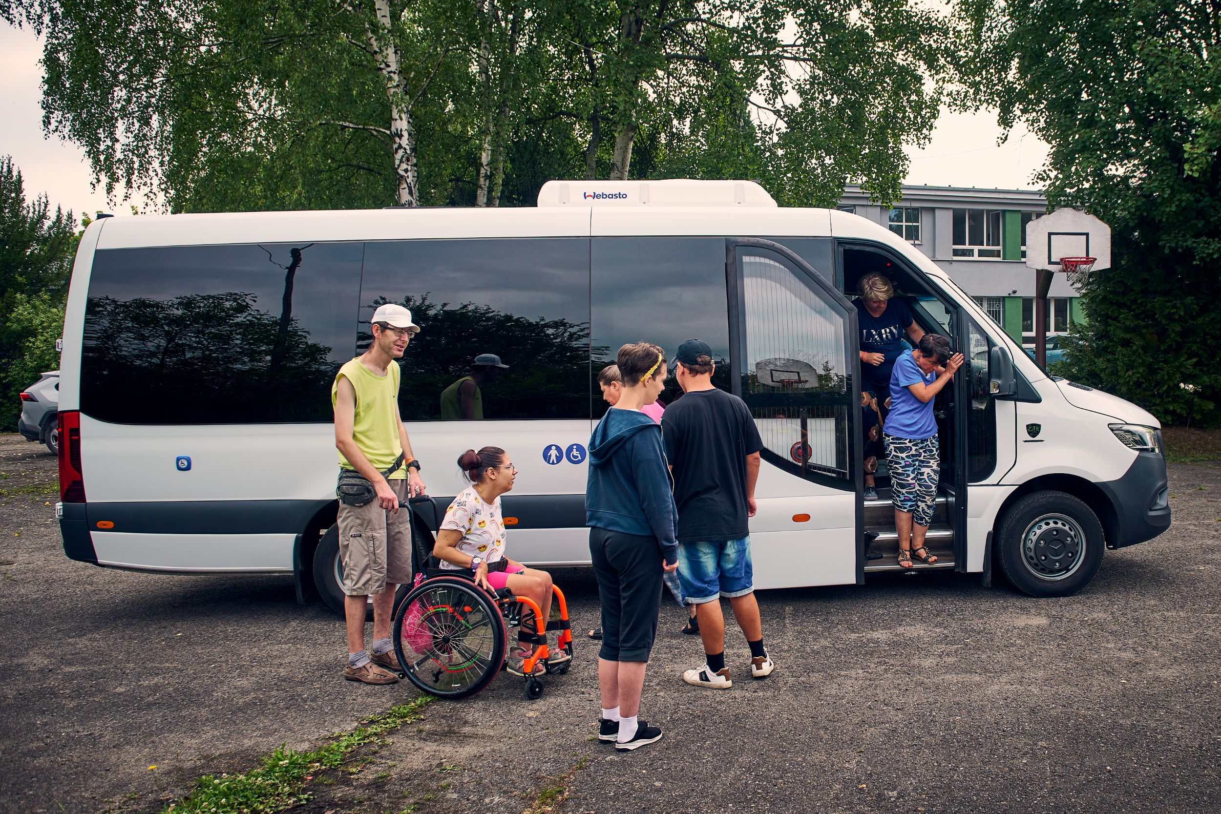 osoby z niepełnosprawnościami i nowy bus