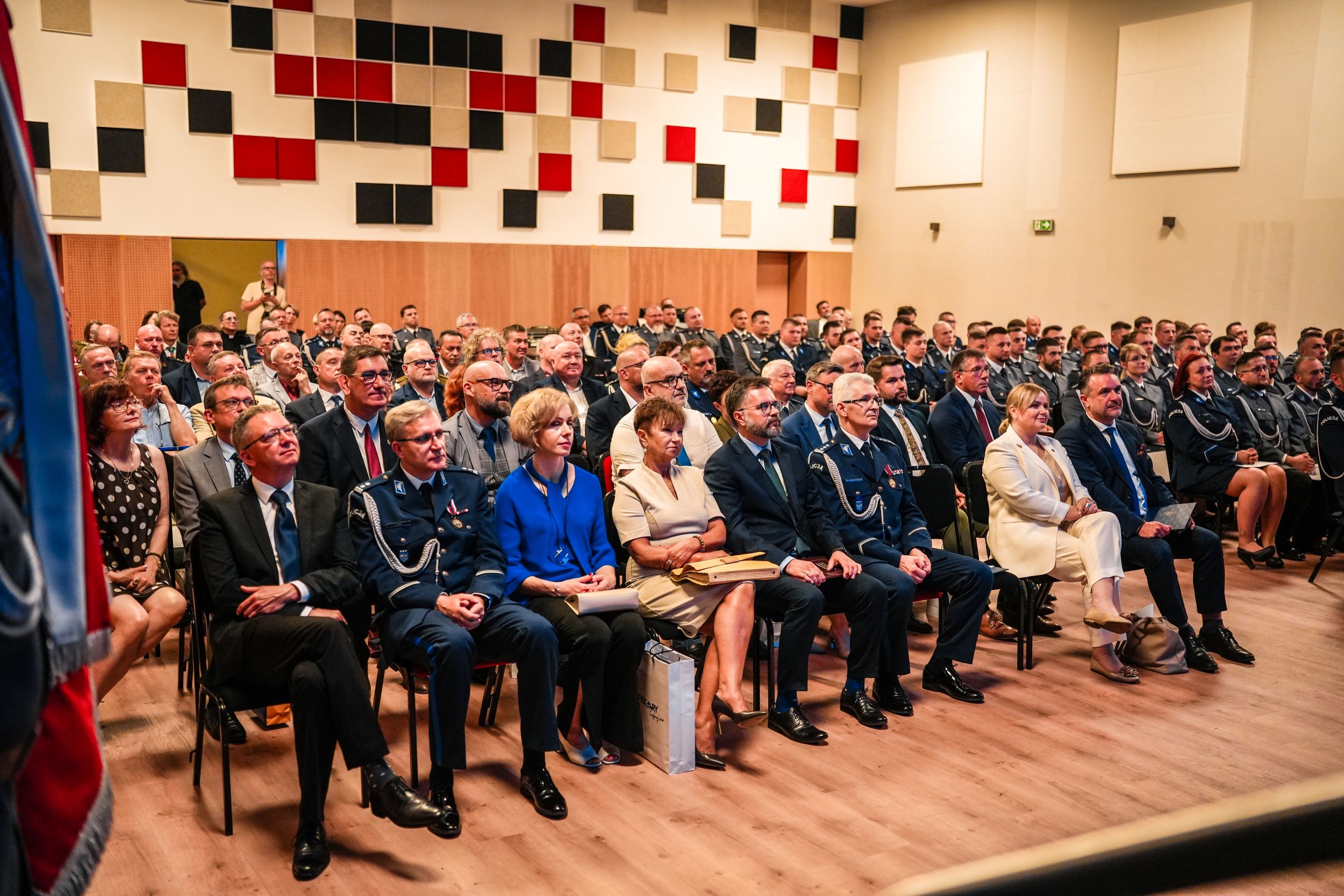 zaproszeni goście podczas zbiórki