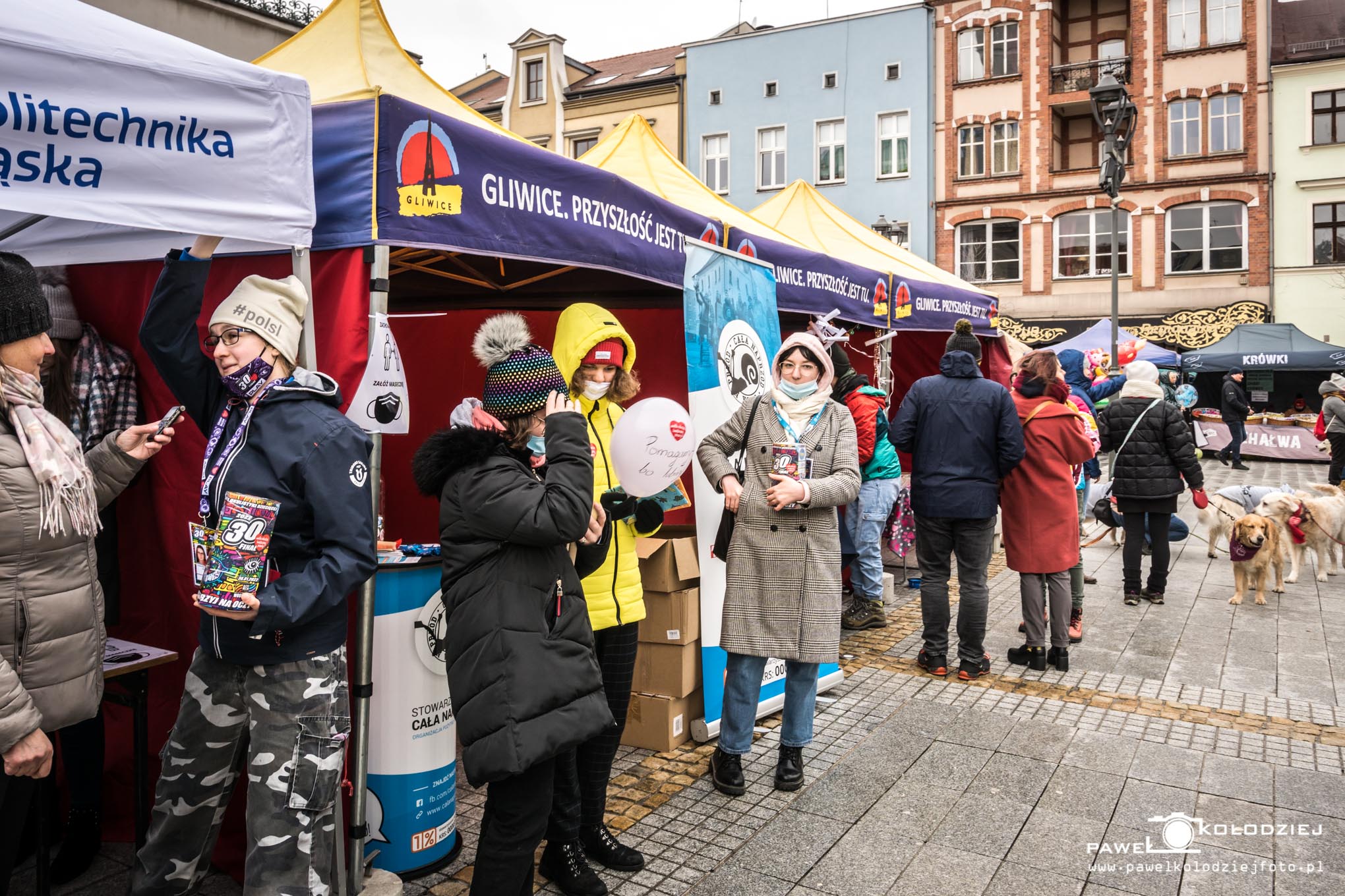 Stoiska organizacji pozarządowych podczas gliwickiego finału WOŚP