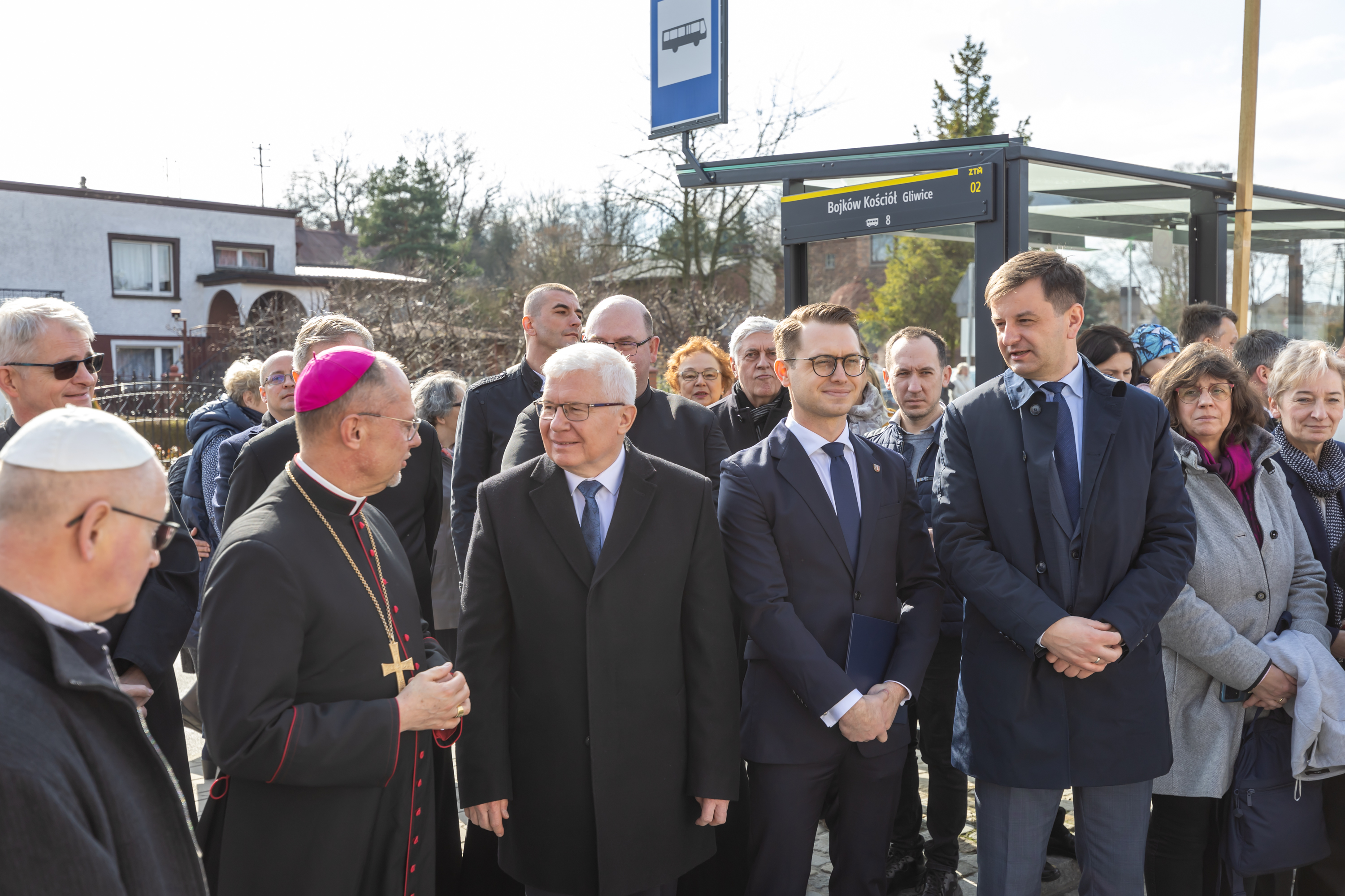 Prezydent Gliwic Adam Neumann, zastępca prezydenta Mariusz Śpiewok i inni ludzie podczas Dni Cysterskich