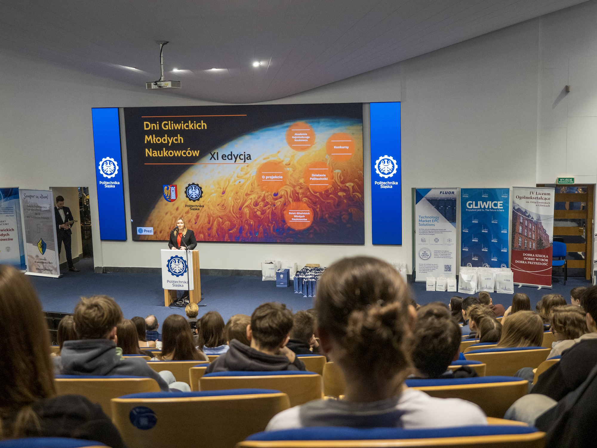 aula pełna ludzi