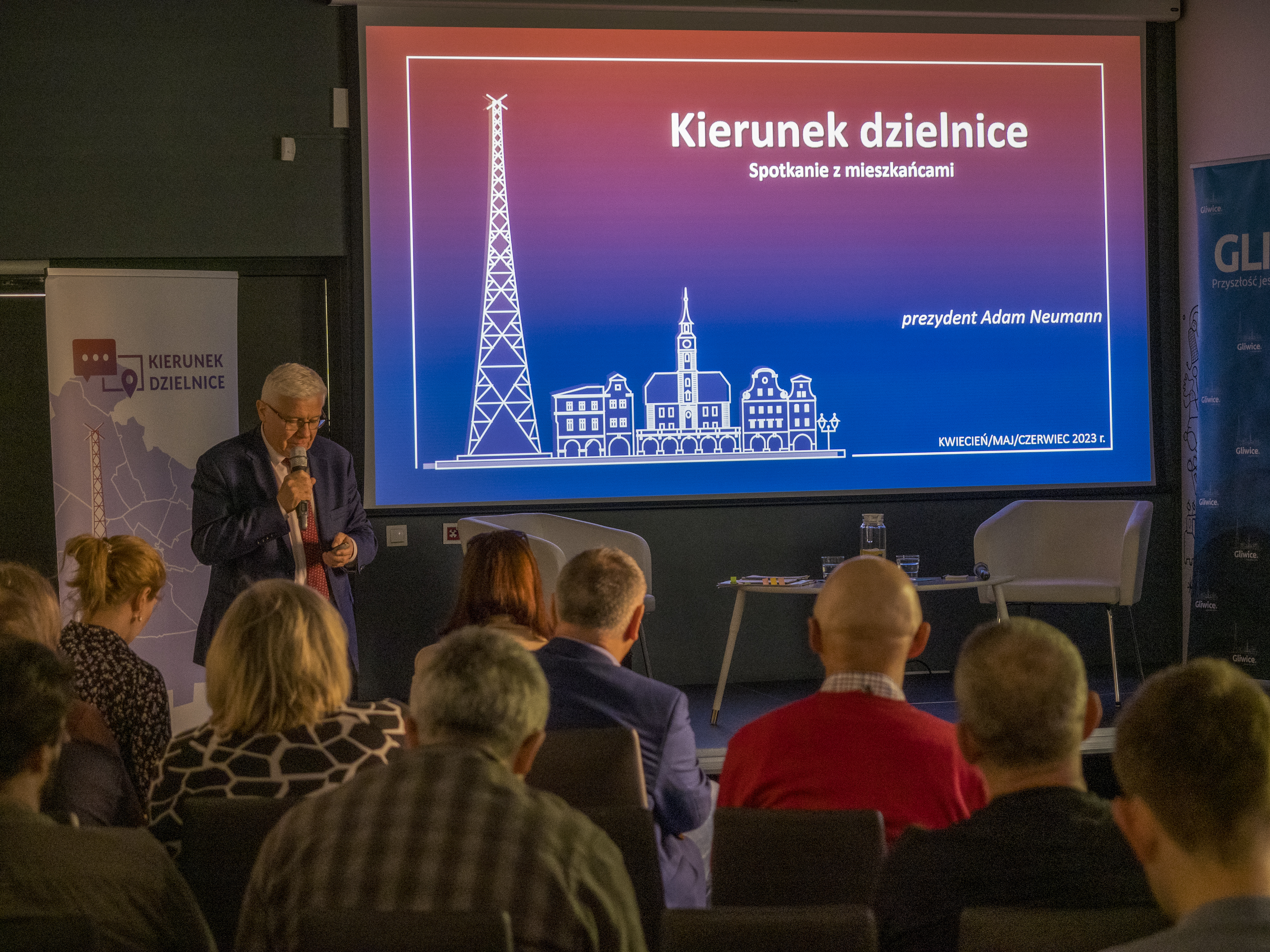 Prezydent gliwic podczas spotklania z mieszkańcami