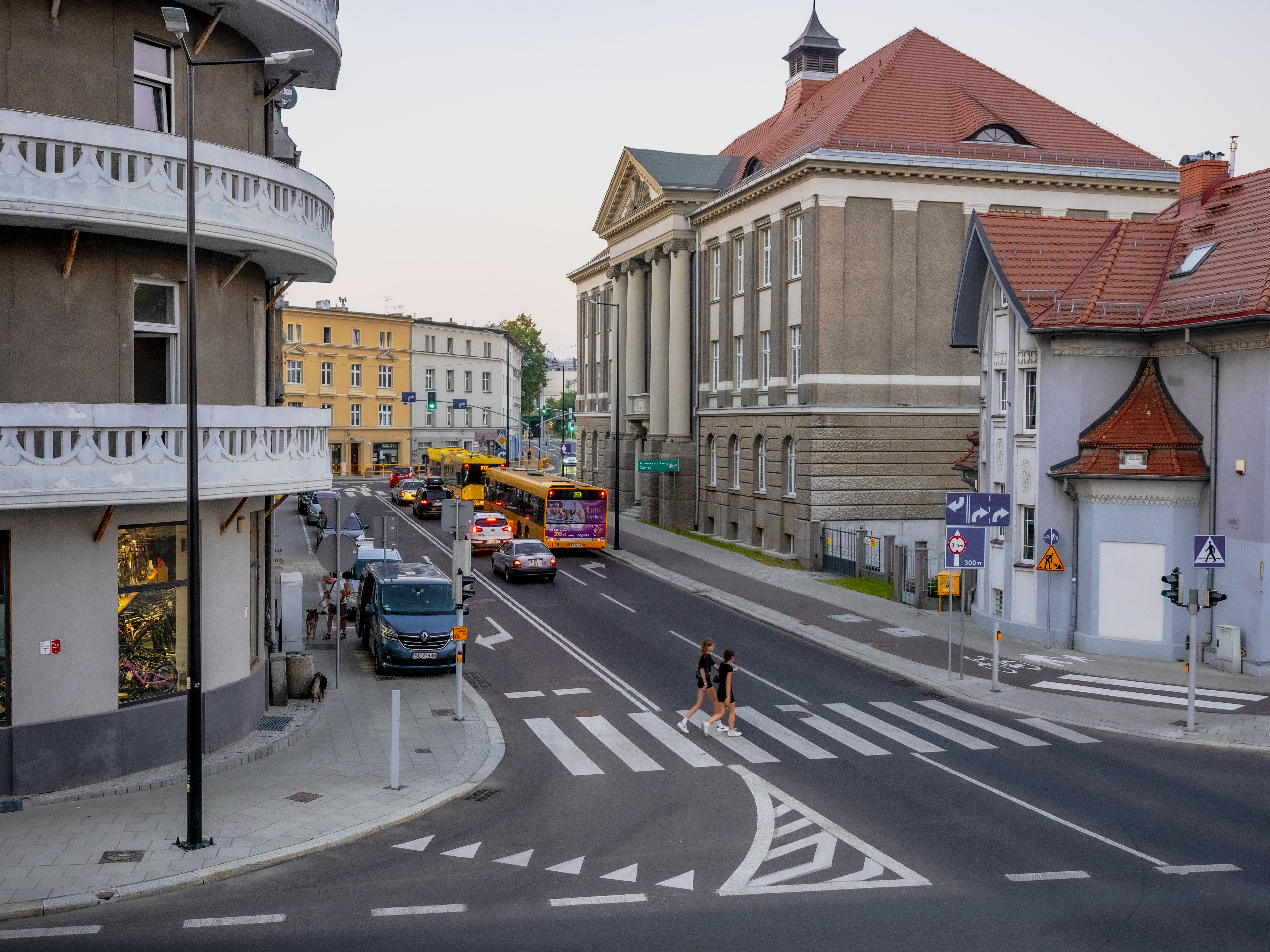 Nowe Centrum Gliwic, ul. ks. Hlubka (dawniej: ul. Mitręgi)