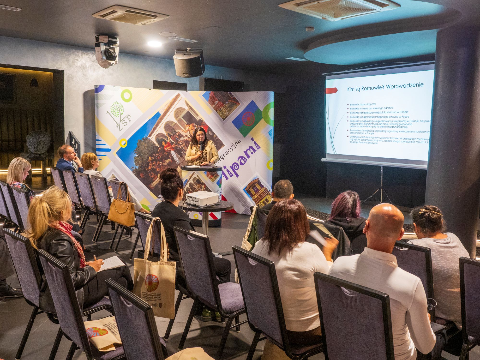 konferencja poświęcona społeczności romskiej