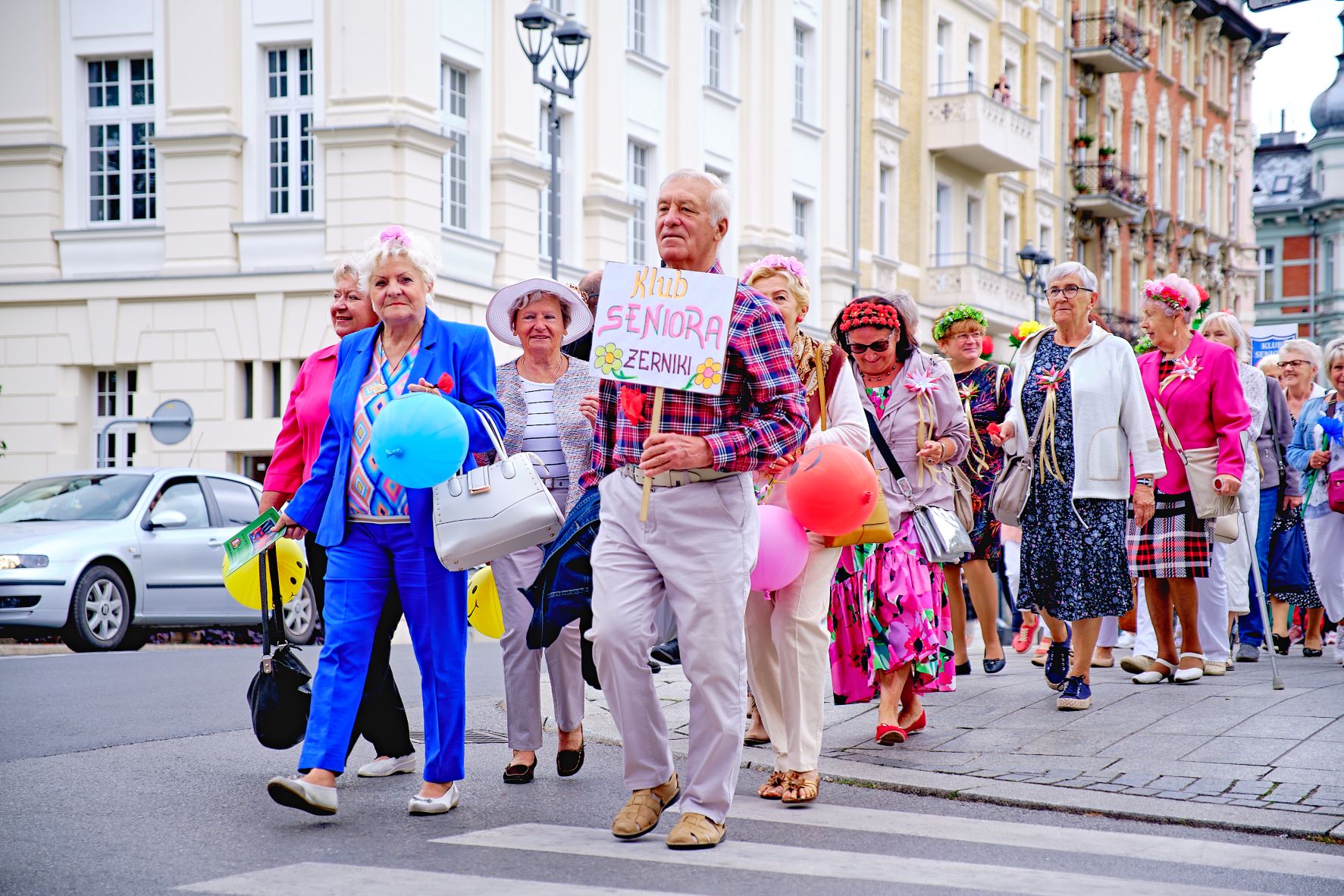 Zdjęcie z Pikniku Seniora - przemarsz na ulicy Zwycięstwa