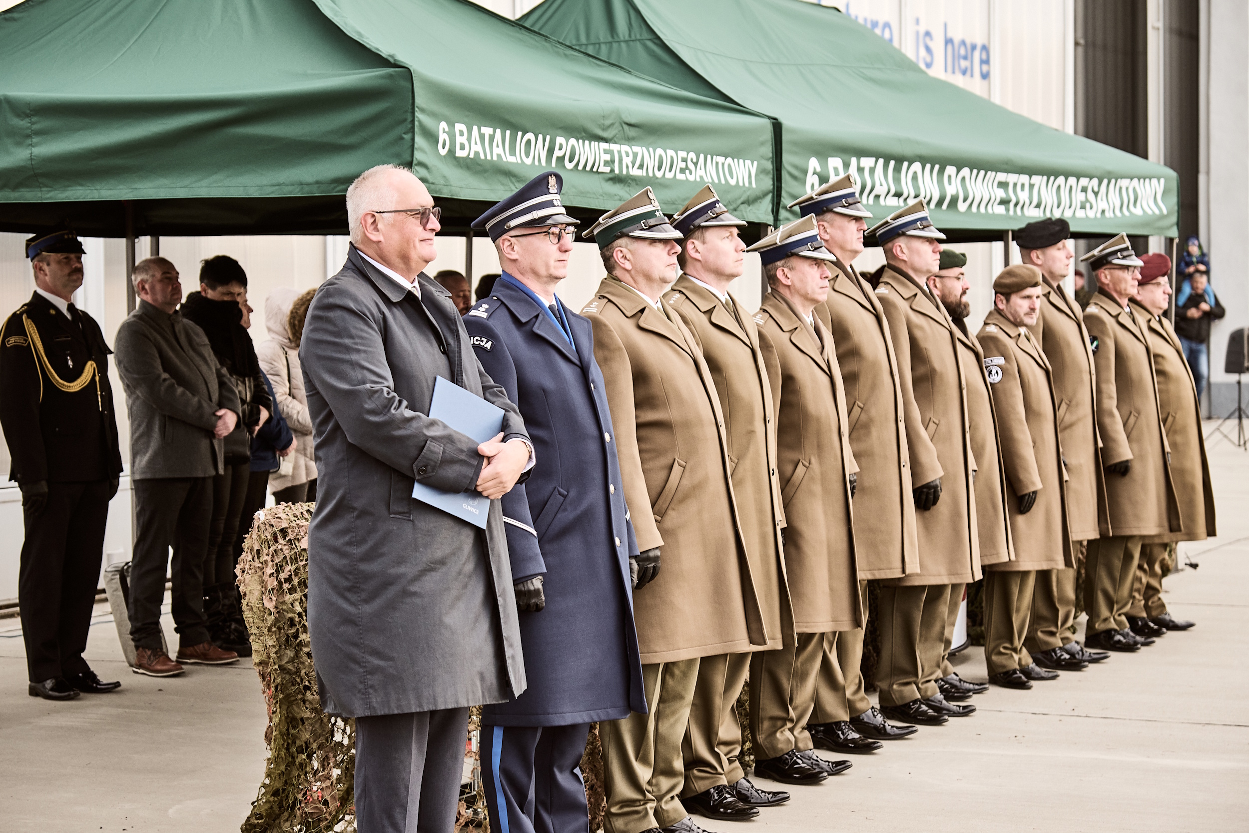 Przedstawiciele jednostki i władz Gliwic