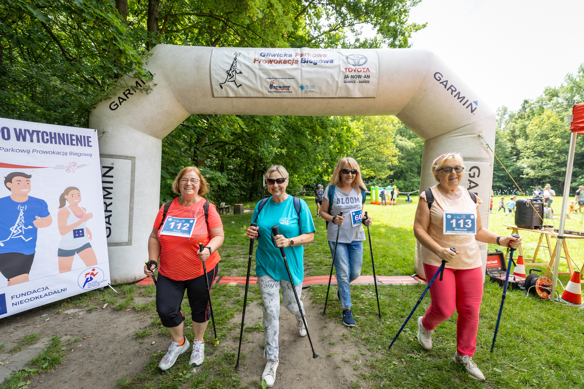 panie z kijkami nordic walking