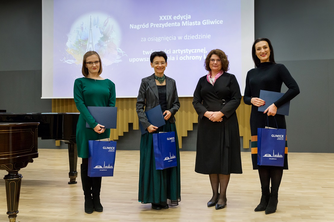 Zastępca prezydenta Ewa Weber i laureatki