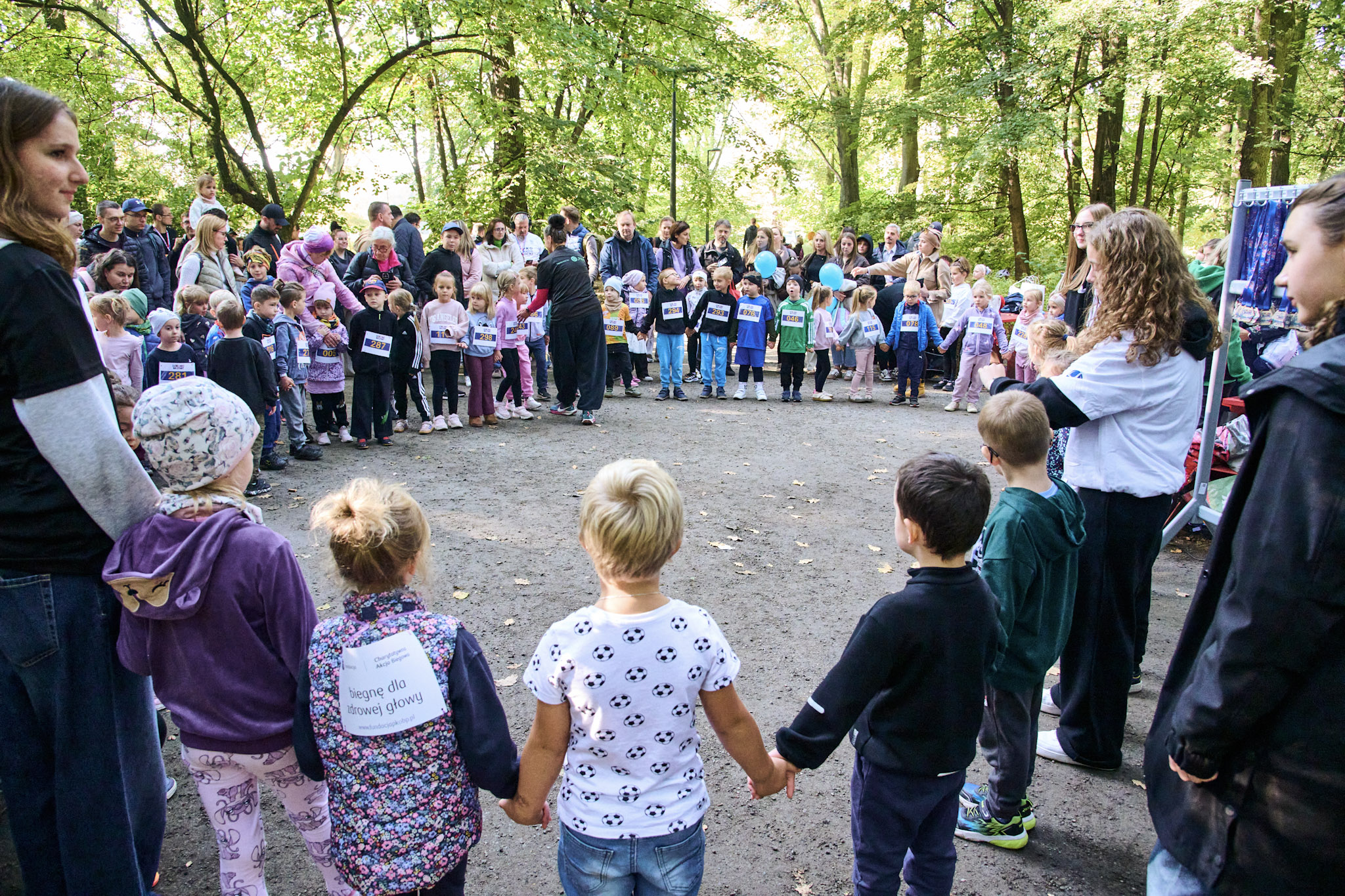 Dzieci biorące udział w wydarzeniu
