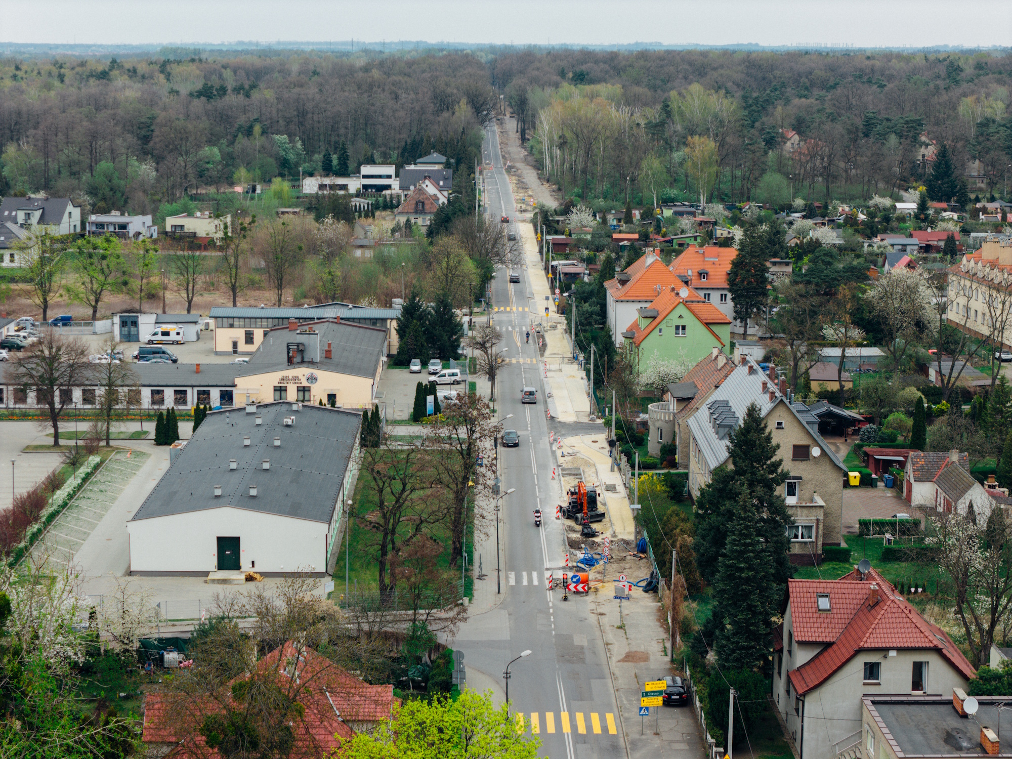 Wzdłuż ul. Strzelców Bytomskich, od ul. Narutowicza do ul. Jachtowej, powstaje blisko 2-kilometrowy ciąg pieszo-rowerowy