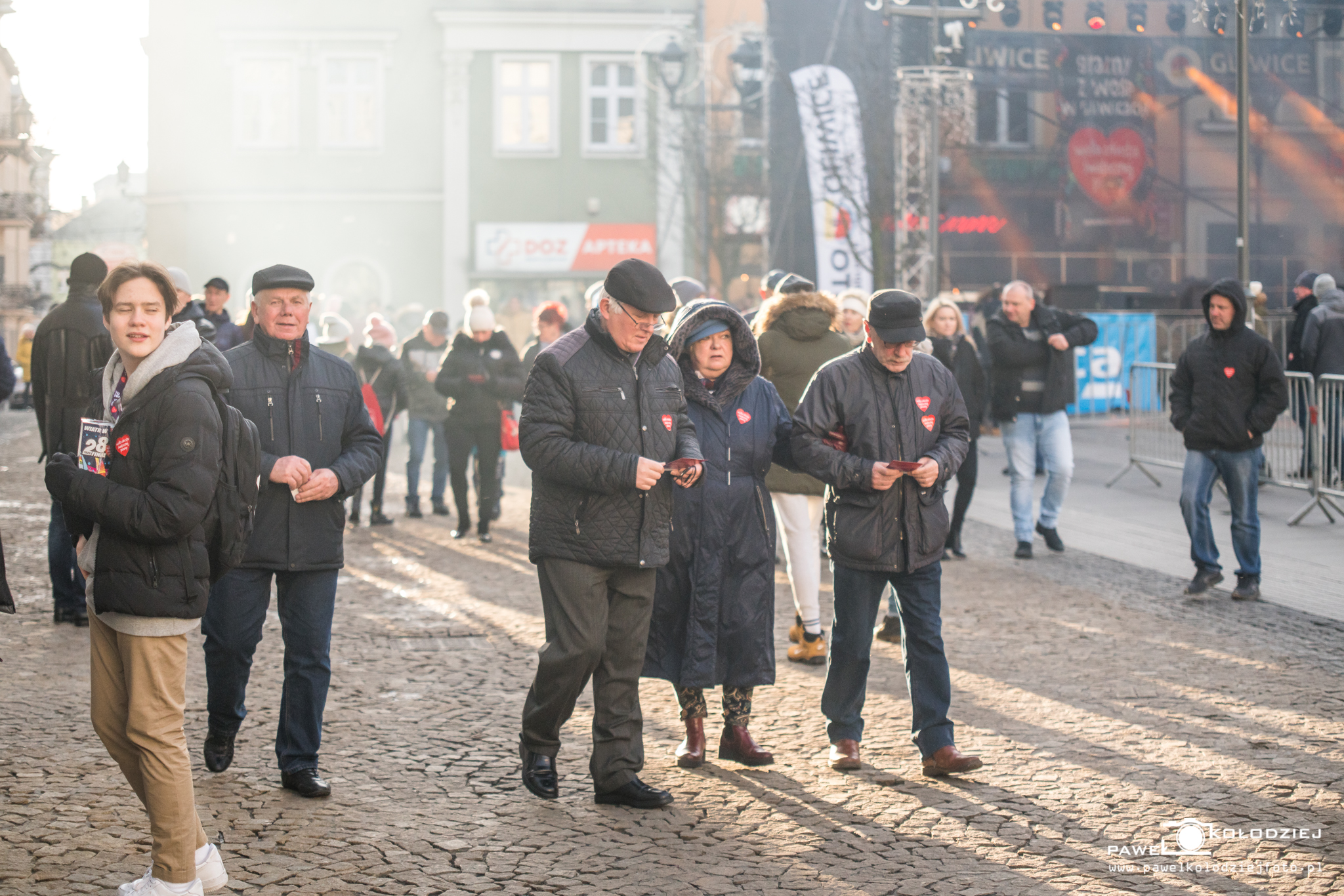 gliwiczanie z serduszkami WOŚP-u