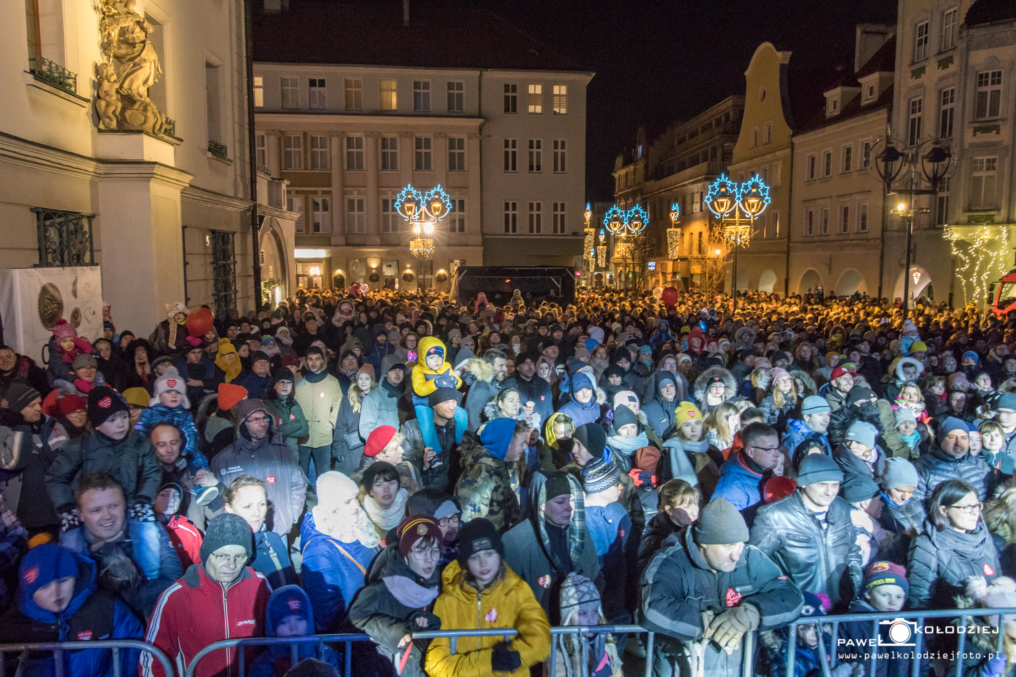 tłum ludzi na koncertach