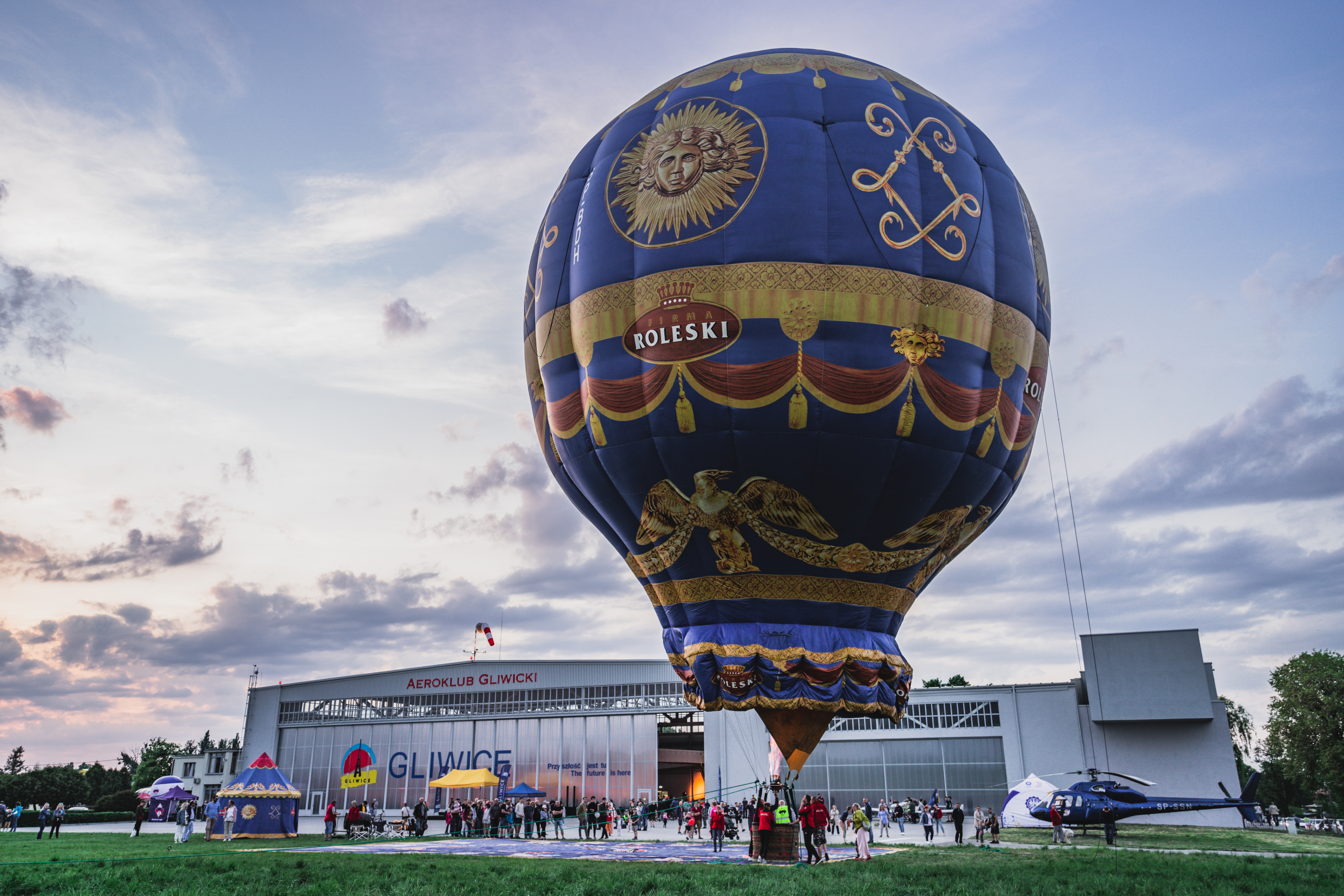 balon na lotnisku