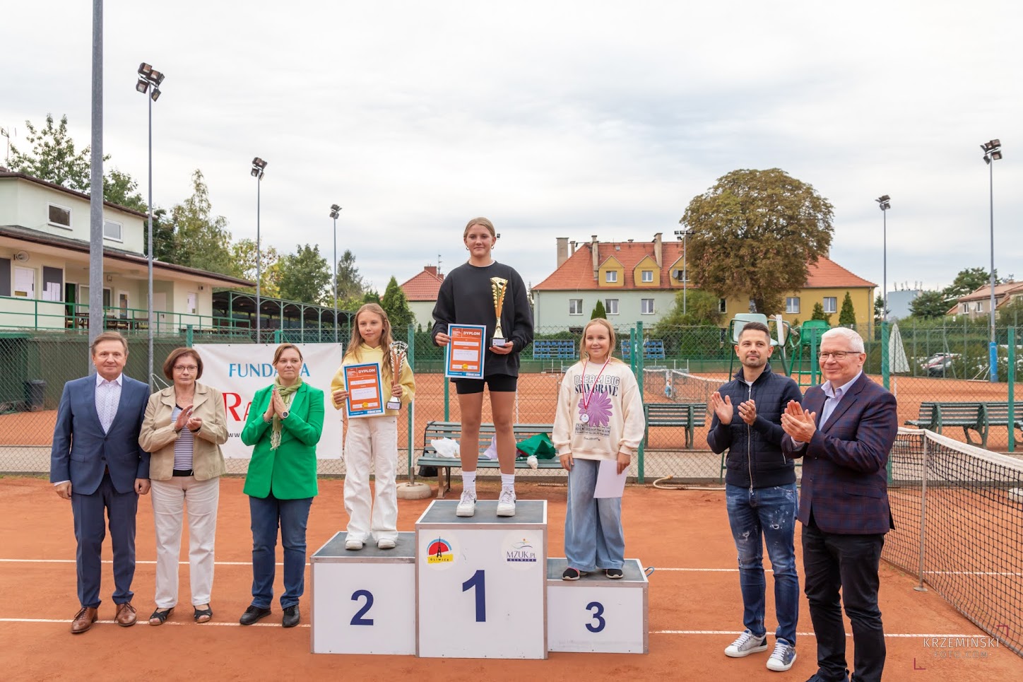 rozdanie nagród na kortach