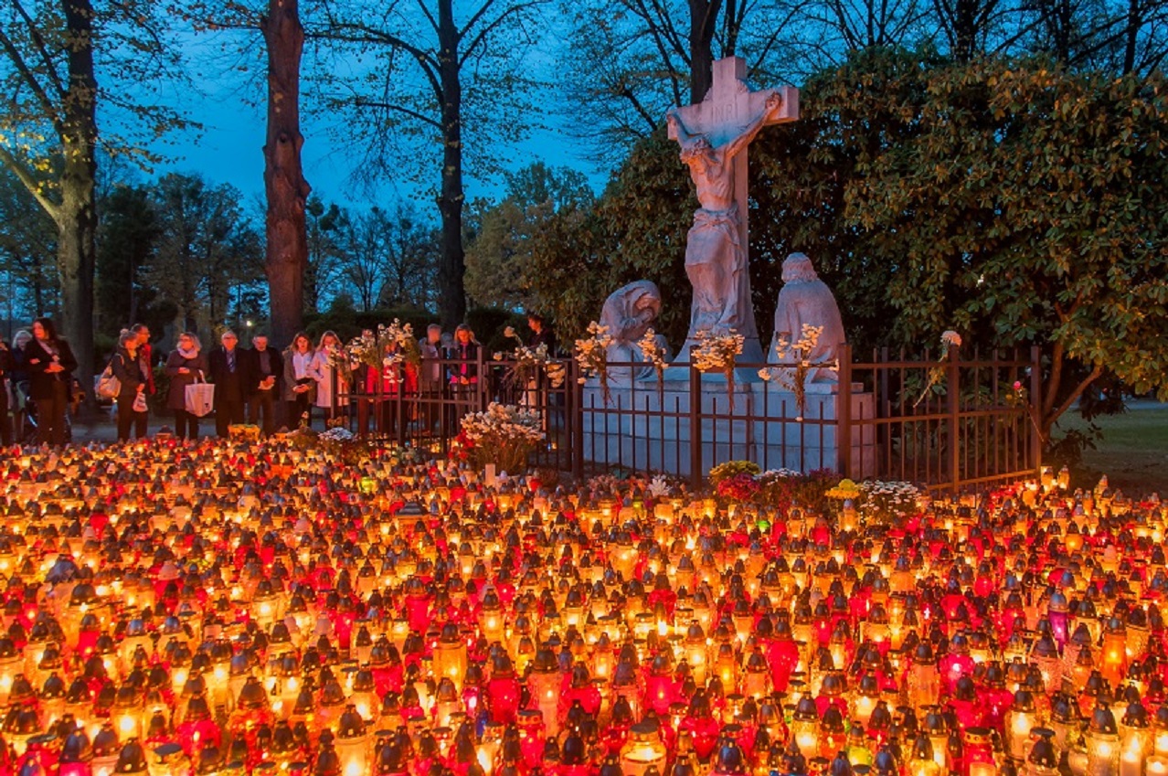 Jak dojechać na Wszystkich Świętych?