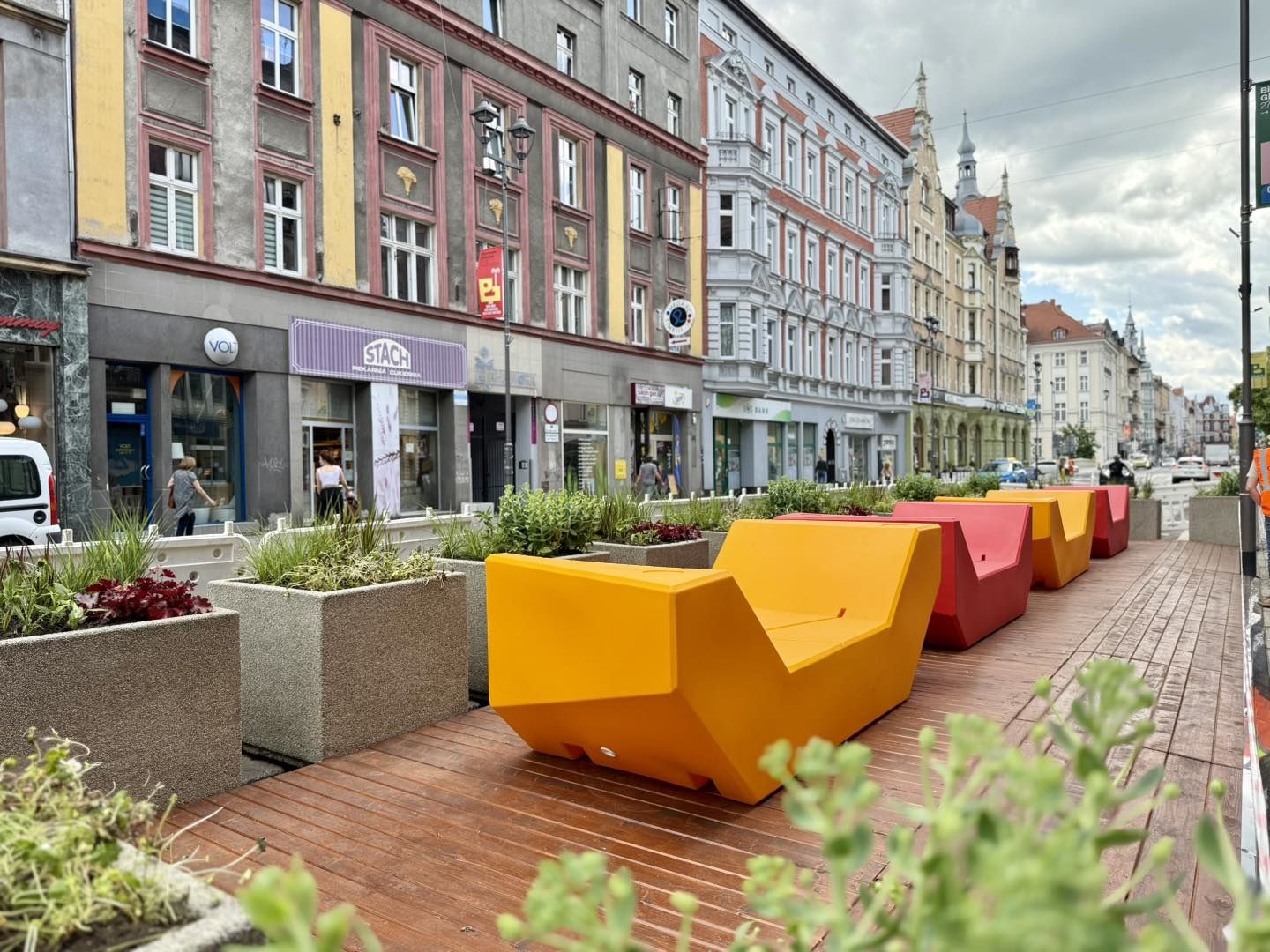 Poznajcie meble ENZI „Viena”. To element festiwalu Biennale Gliwice