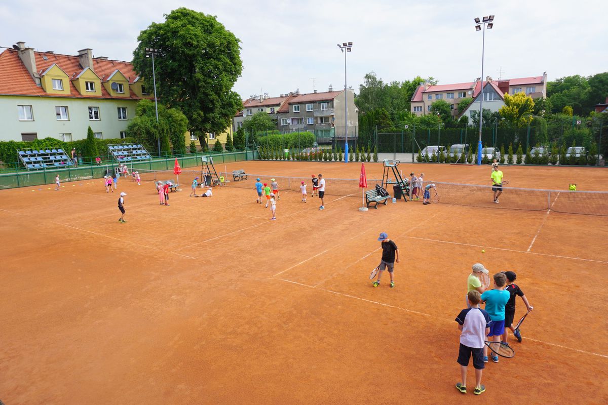 Rakiety w dłoń! Korty przy ul. Kosynierów zapraszają