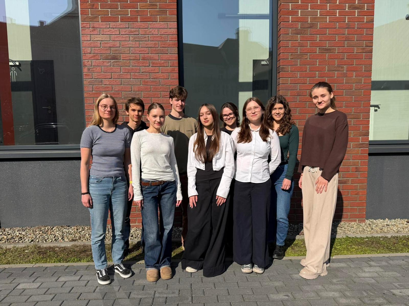 Uczniowie biorący udział w egzaminie DSD II