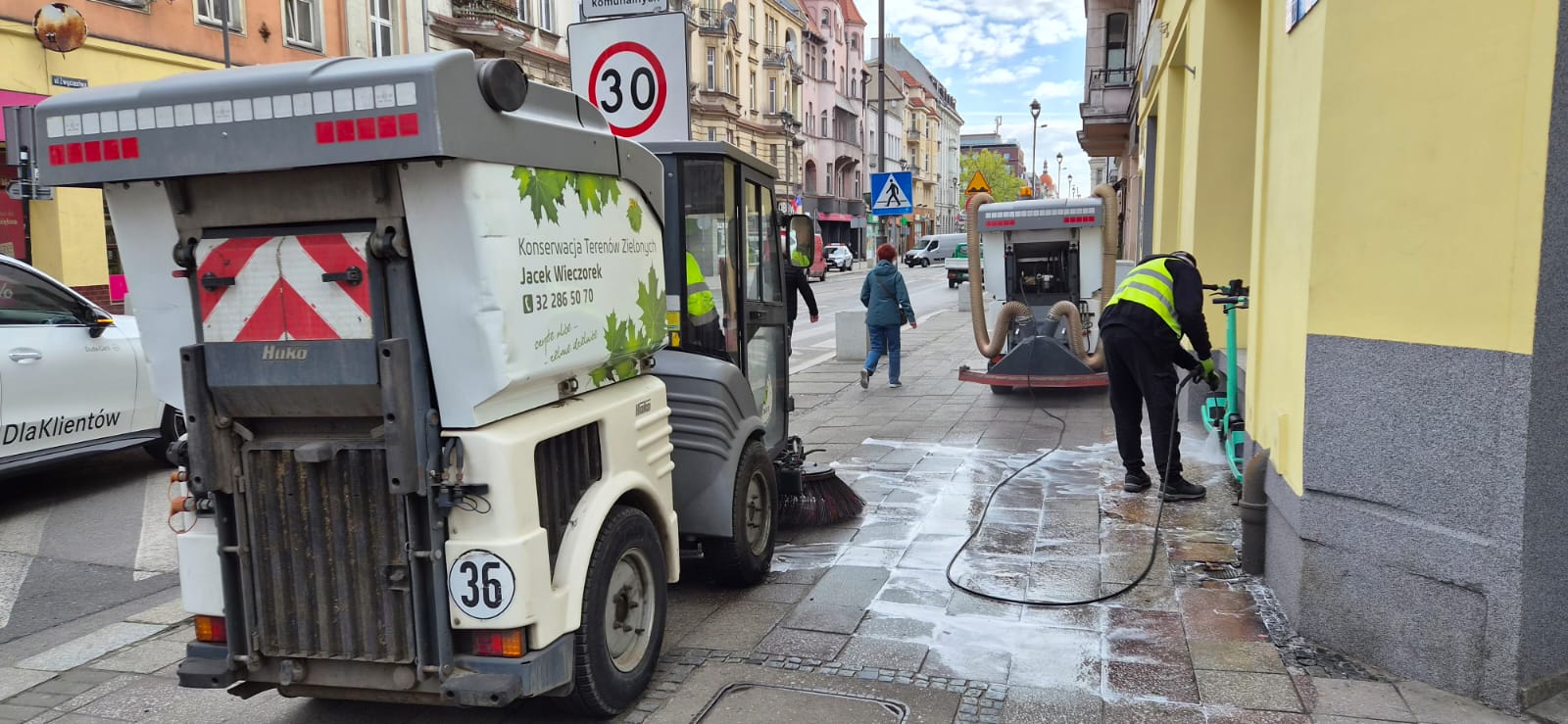 Zarząd Dróg Miejskich w Gliwicach rozpoczął wczoraj prace związane z utrzymaniem nawierzchni ulicy Zwycięstwa