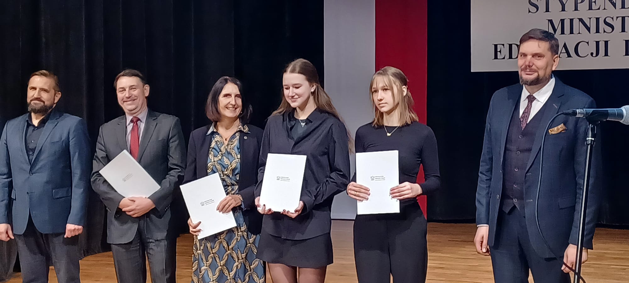 Laureaci stypendium Ministra Edukacji i Nauki z Akademickiego Liceum Ogólnokształcącego.