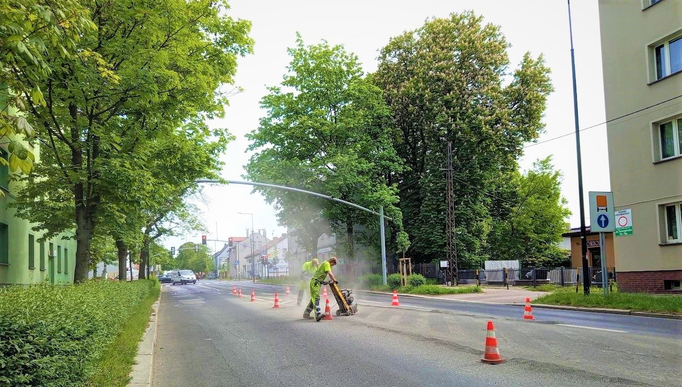 Na Tarnogórskiej powstają nowe pasy dla rowerzystów