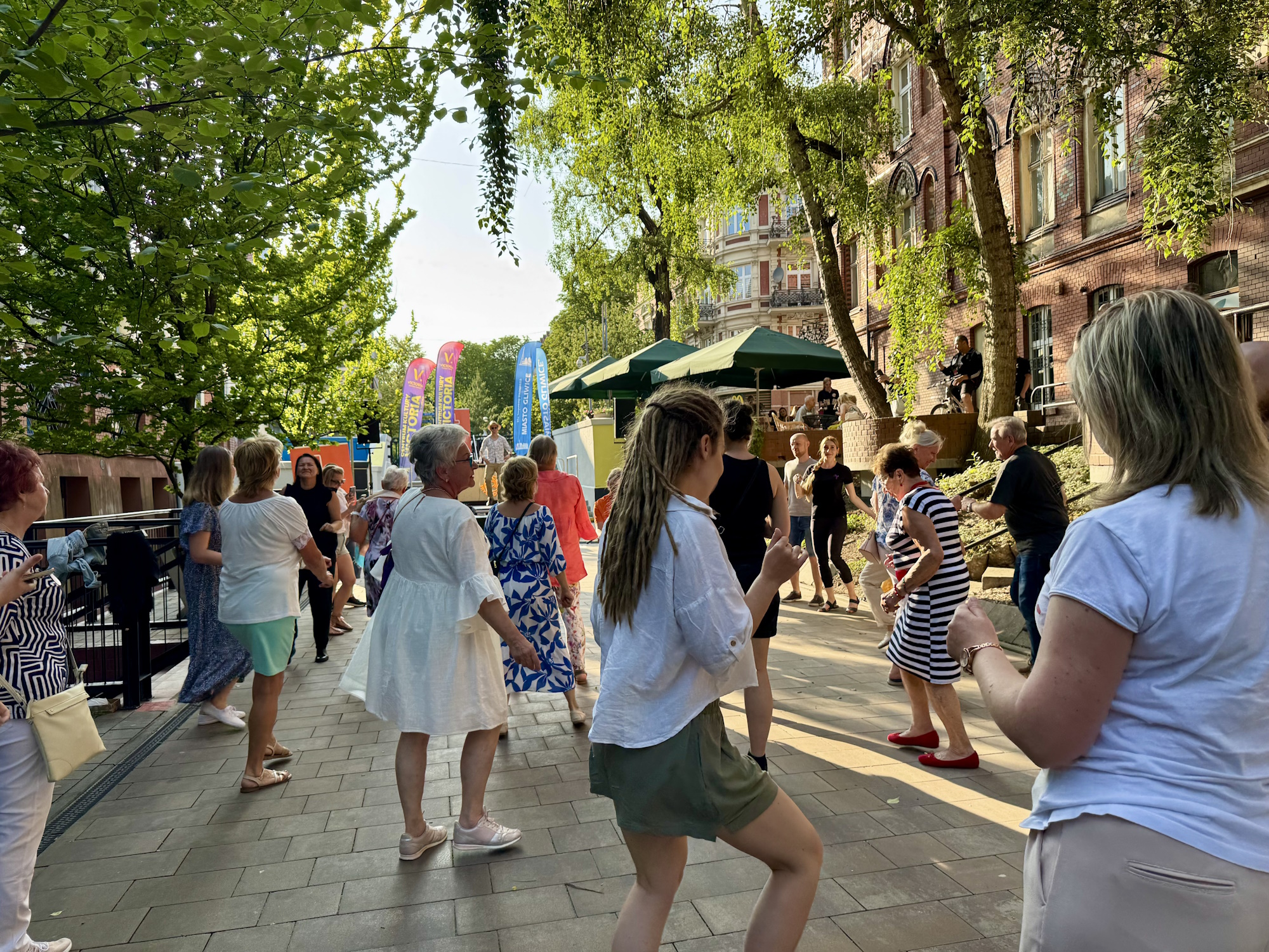 Zatańczmy razem na alei Przyjaźni – czas na sierpniową Gliwicką Potańcówkę!