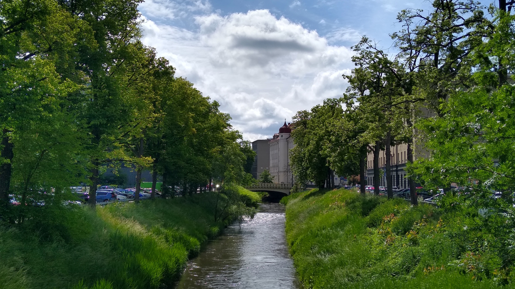 Kłodnica pod stałym nadzorem po pożarze dawnej Fabryki Drutu. Służby monitorują sytuację