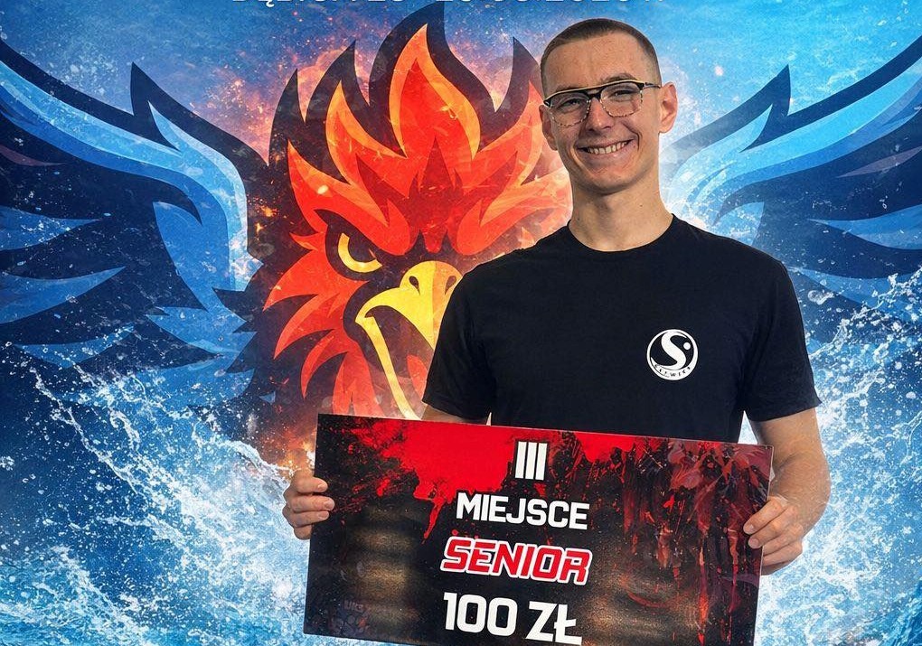 Maciej Sikora z czekiem za 3. miejsce 