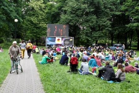 Kino pod chmurką w Łabędach