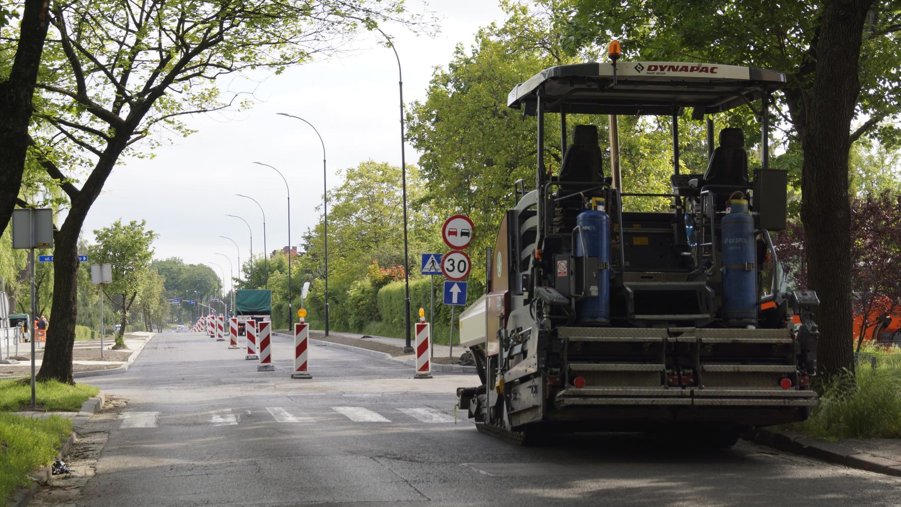 Gdzie dziś działają drogowcy? Jak zgłosić im pilną naprawę?