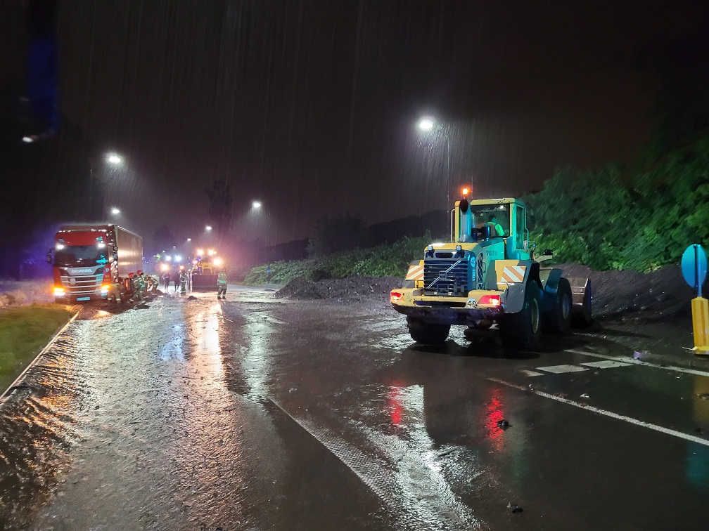 Trwa usuwanie skutków wieczornych i nocnych burz