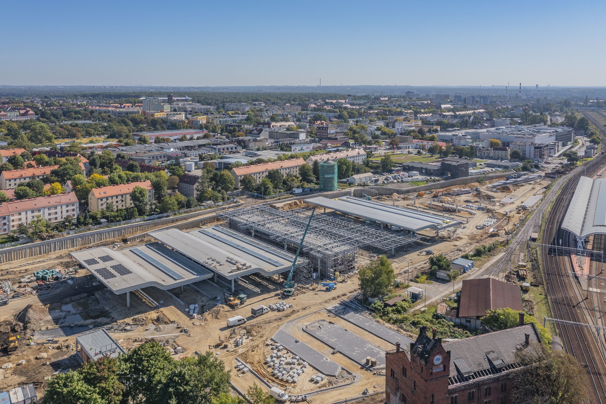 Centrum Przesiadkowe wyłania się z ziemi