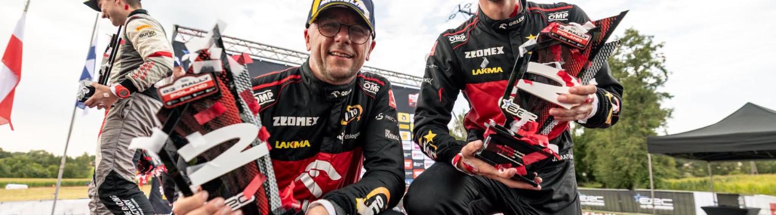 Jakub Matulka i Daniel Dymurski z pucharami