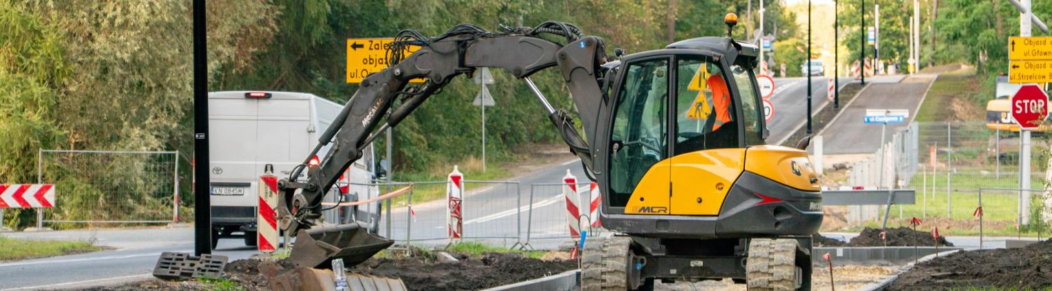 Wzdłuż ul. Strzelców Bytomskich, od ul. Narutowicza do ul. Jachtowej, powstaje blisko 2-kilometrowy ciąg pieszo-rowerowy